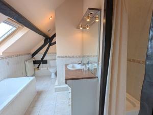 Maison des Cygnes on private property