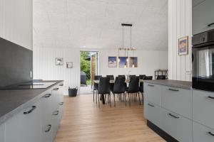 Newly Renovated Holiday Home Near The Water