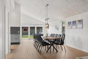 Newly Renovated Holiday Home Near The Water