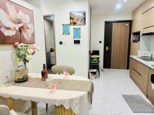 Cozy Fully Furnished 2 Bedroom Apartment, Beverly Solari, 5 mins walk from Vincome Mega Mall