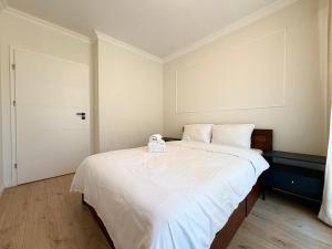 Braniborska Harmony Apartment by BookingHost
