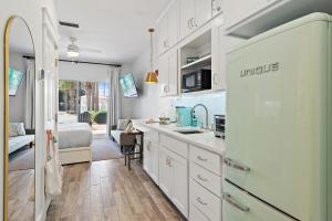 Bluehavenon30a-Between Rosemary & Alys Beach -Steps to Beach & Dining-Sleeps 3