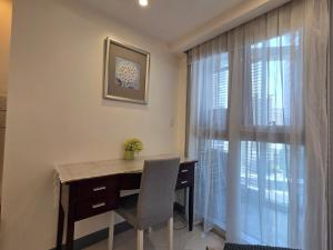BGC Uptown Parksuites Spacious Cosy Vibe One Bedroom Unit with Balcony and nice view