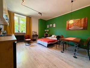 Nowowiejska Green Escape Apartment by BookingHost