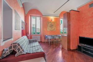 La Perla, Walk to Casino & Old Town - Happy Rentals
