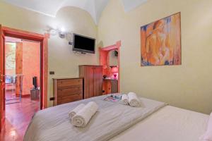 La Perla, Walk to Casino & Old Town - Happy Rentals