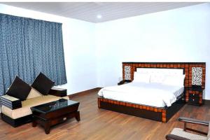 Hotel Aam Bagh & Jain Shikanji