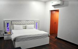 Hotel Aam Bagh & Jain Shikanji