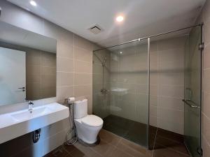 N3X02-Wake Up to Serene West Lake Views Kosmo 3BR