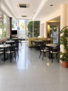 Hotel Canasta