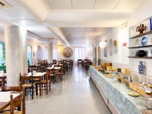 Hotel Canasta
