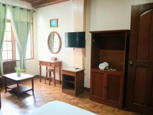 REKWOOD Hotel