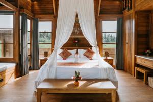 Ubud Wooden Pool Villa with Floating Breakfast