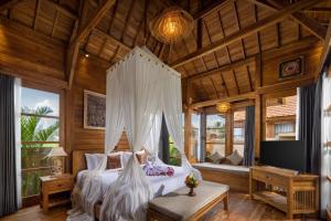 Ubud Wooden Pool Villa with Floating Breakfast