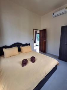 King Bed, Cotton Sheets, 2 Aircons, Walking distance to Srithanu