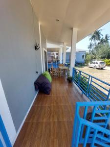 King Bed, Cotton Sheets, 2 Aircons, Walking distance to Srithanu