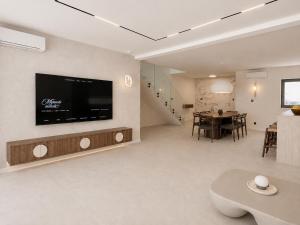 Villa Mariva Sutivan, Modern 4BR & Heated Pool