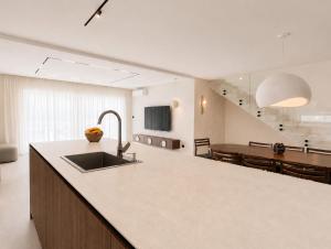 Villa Mariva Sutivan, Modern 4BR & Heated Pool