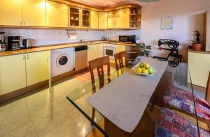 Buda high steps Sunny apartment - 5 min to Beach