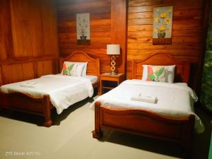 REKWOOD Hotel
