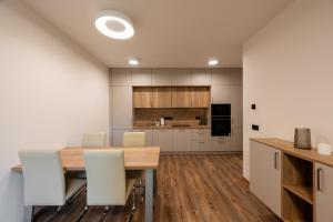 RESORT JEZERNÍ Apartmány & Penzion Wellness