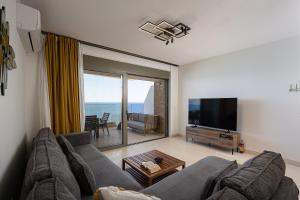 Mithra Cliffhanger Sea View Apt, Infinity Pool