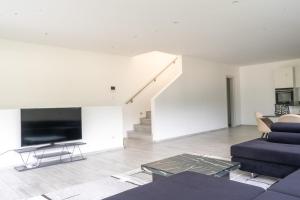 Villa Sementina - Luxury Stay with Pool and Gym - 15 m to Lake Maggiore