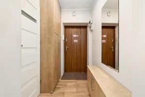 Bałuki Downtown Apartment by BookingHost