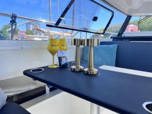 Siesta Luxury Love Boat - NOCLEG NA ŁODZI W MARINIE SOLNEJ