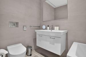 New Luxury Sea View Apartment, Mercury Towers