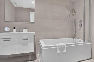 New Luxury Sea View Apartment, Mercury Towers