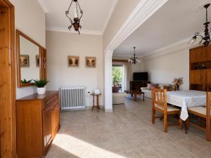 Dimitris house