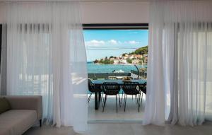 Gorgeous Home In Veli Iz