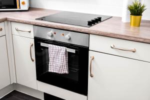 Stylish Apartment - Sleeps 4 - City Centre - Netflix - Parking 5BW
