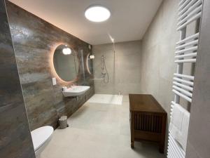 Le Lodge des Loges - Grand Gîte 13 personnes 5 chambres au coeur du Beaujolais
