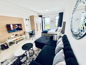 Nyvin Haven at The Loftel