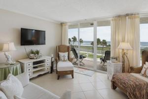 Two Bedroom Condo with Oceanfront Balcony and Resort Amenities