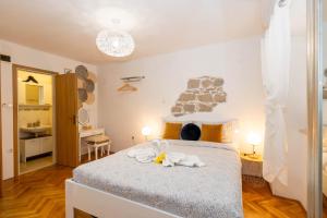 The Stone Alley Retreat