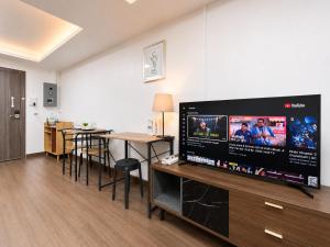 1BR Near BTS Queen & Single Bed City Center