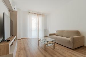 GuestHost - Cozy Balcony Flat Milano Comasina MM3