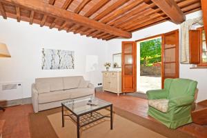 Francigena Apartments with Shared Pool and Private Garden