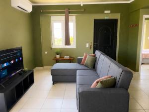 Artemida Olive Gem - Sunny Balcony Views & Parking