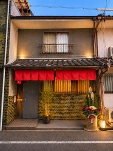 LEON RESORT HOTEL Max 13 people,5min walk Taisho Station,6 min from Shinsaibashi,9 min from Namba Dotonbori,14 min from Universal Studios Japan,Excellent location, entire detached house for private 最大13名 京セラドーム 梅田 難波 USJ 大