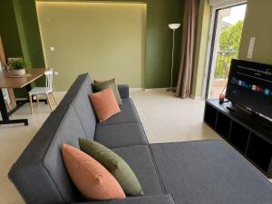Artemida Olive Gem - Sunny Balcony Views & Parking