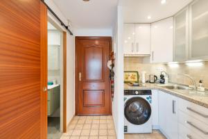 Comfortable First Line Apartment