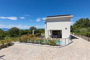 Villa Cremona 1 by El-pi Tours