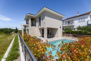 Villa Cremona 1 by El-pi Tours