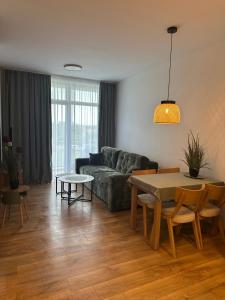 Apartament RADOSNY 150 M OD MORZA, podgrzewany basen
