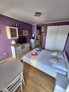 Apartment KIKI, 7th floor, with a sea view, free WiFI, for 2 persons