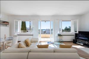 Penthouse sea view and pool A C 6P– Cannes